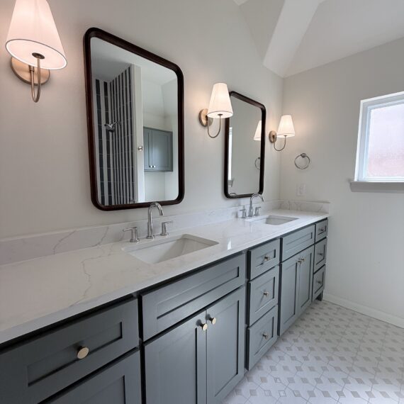 Charleston interior photo 3