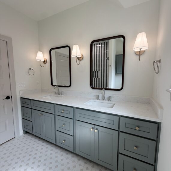 Charleston interior photo 5