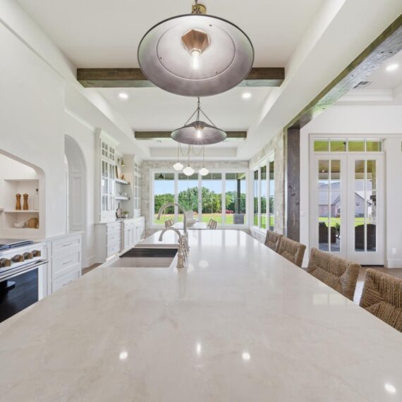 The Hampton Parade interior photo 9