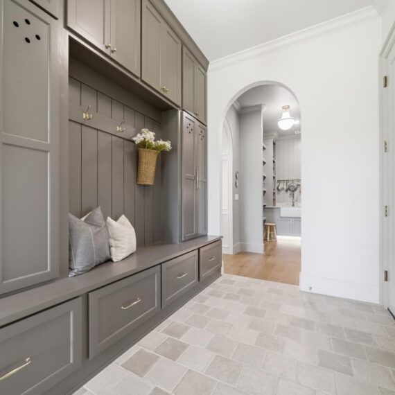 The Hampton Parade interior photo 40