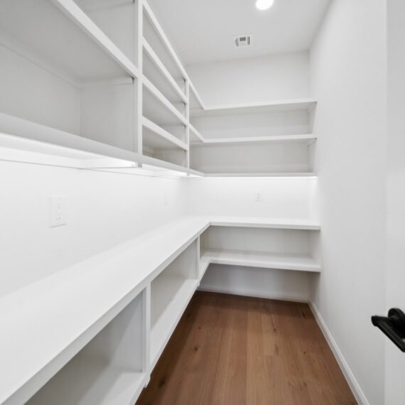 Penelope interior photo 3