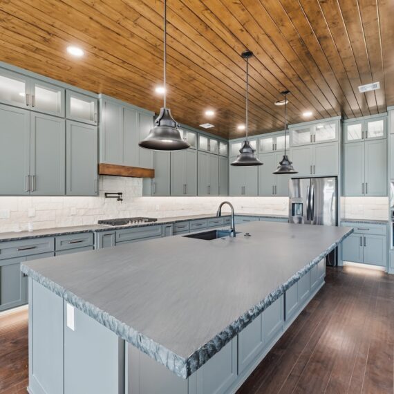 Rustic Ridge interior photo 6