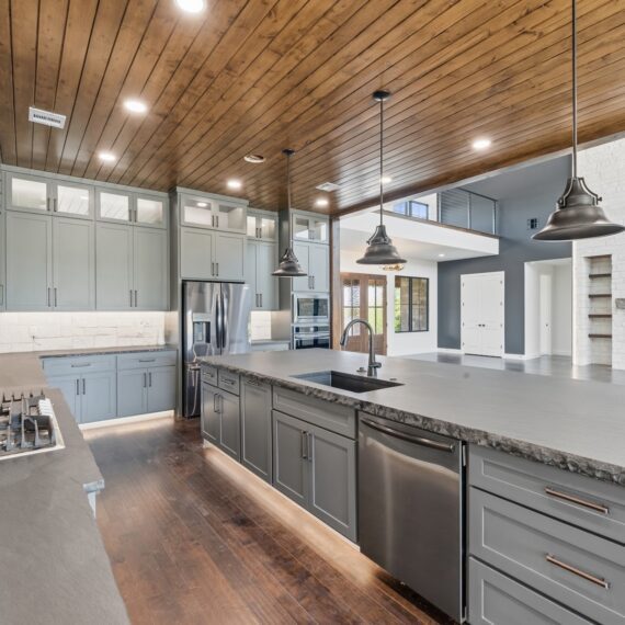 Rustic Ridge interior photo 7