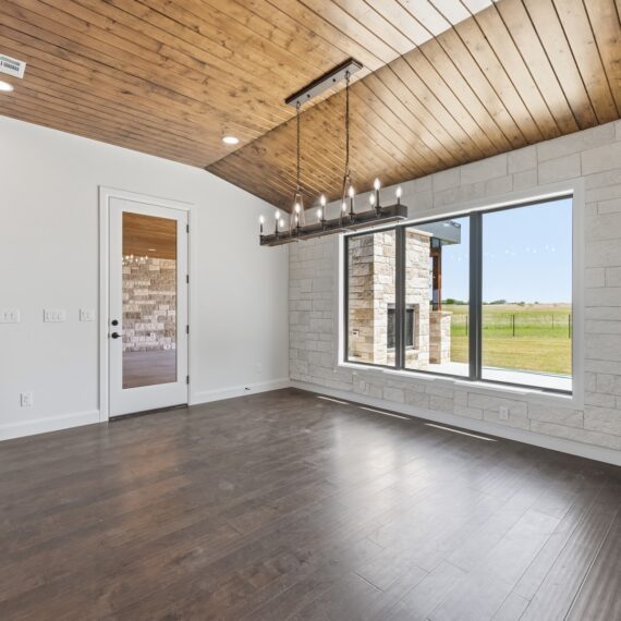 Rustic Ridge interior photo 8