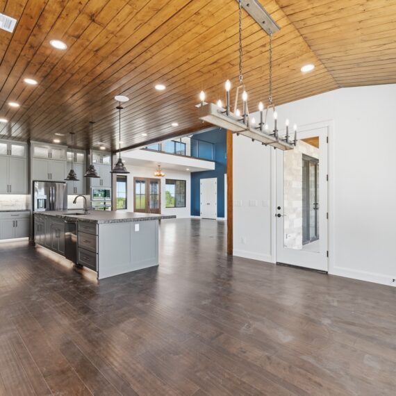 Rustic Ridge interior photo 9