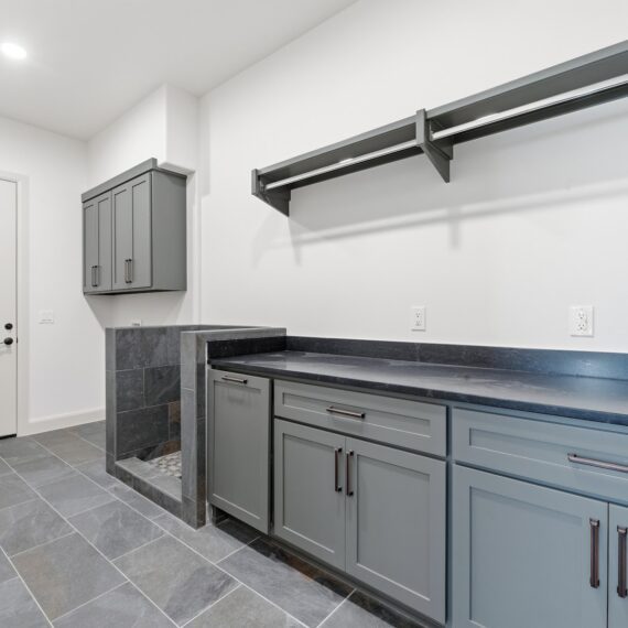 Rustic Ridge interior photo 16