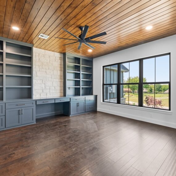 Rustic Ridge interior photo 17