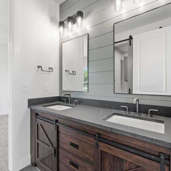 Rustic Ridge interior photo 22