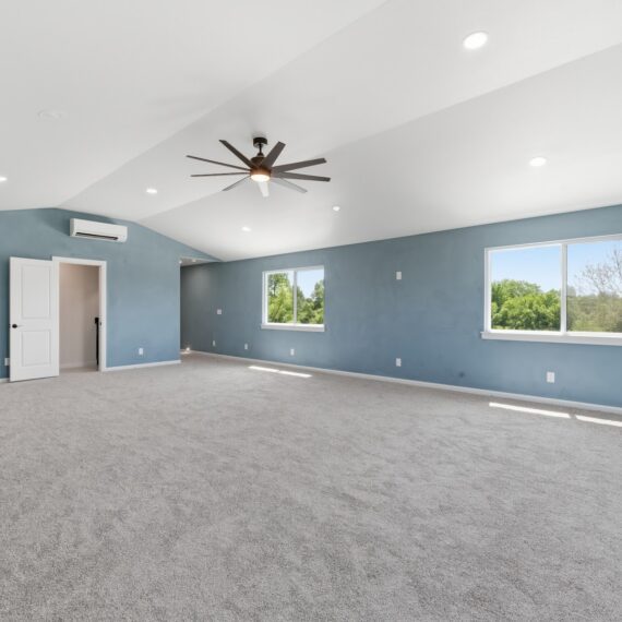 Rustic Ridge interior photo 27