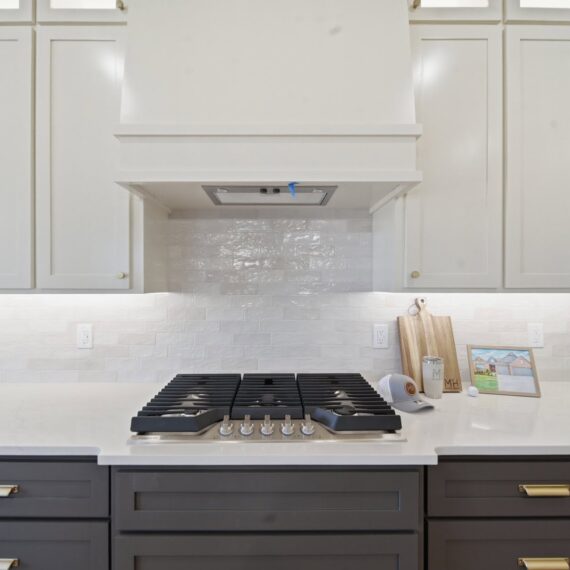 Savannah Custom interior photo 4