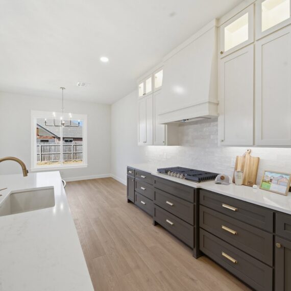 Savannah Custom interior photo 5