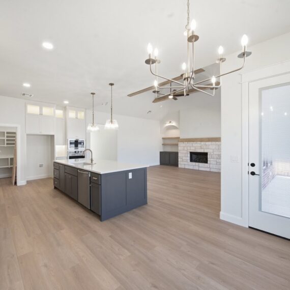 Savannah Custom interior photo 6