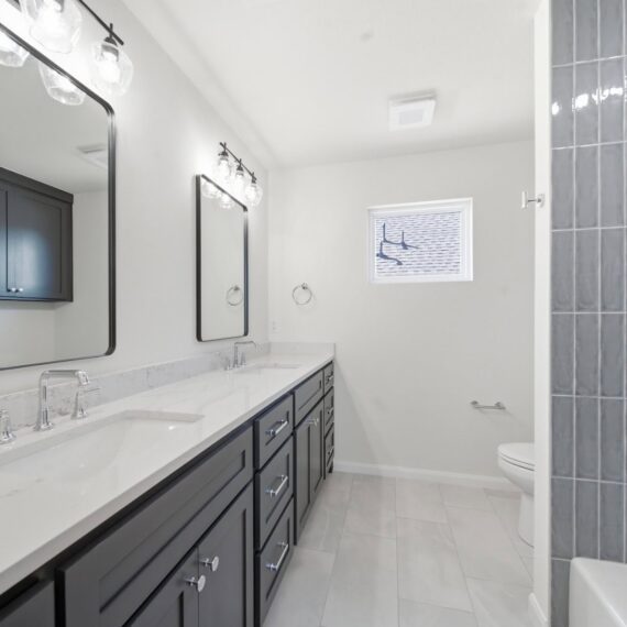 Savannah Custom interior photo 8