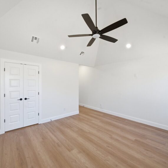 Savannah Custom interior photo 10
