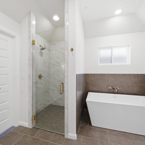 Savannah Custom interior photo 12