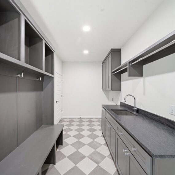 Savannah Custom interior photo 17