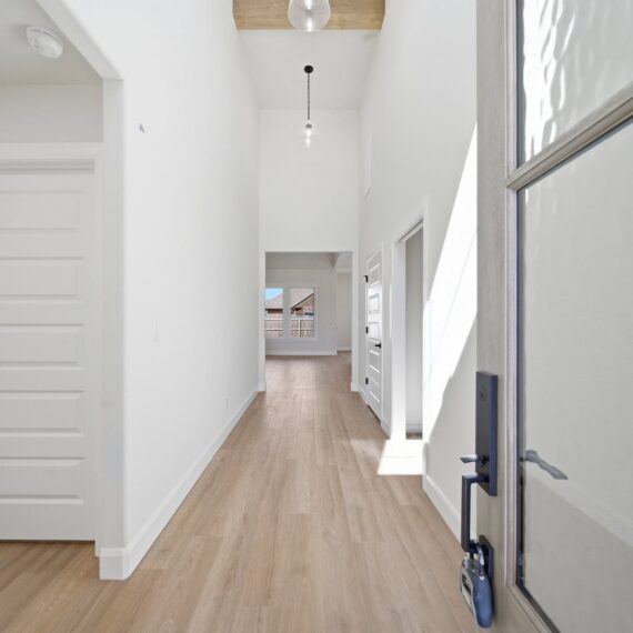 Savannah Custom interior photo 20