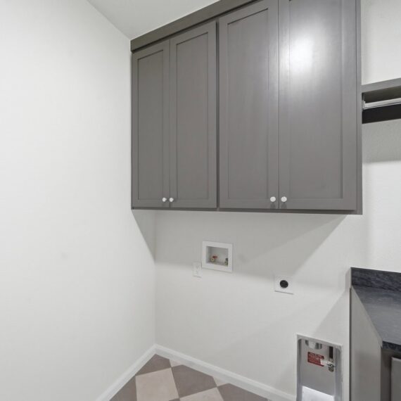 Savannah Custom interior photo 21