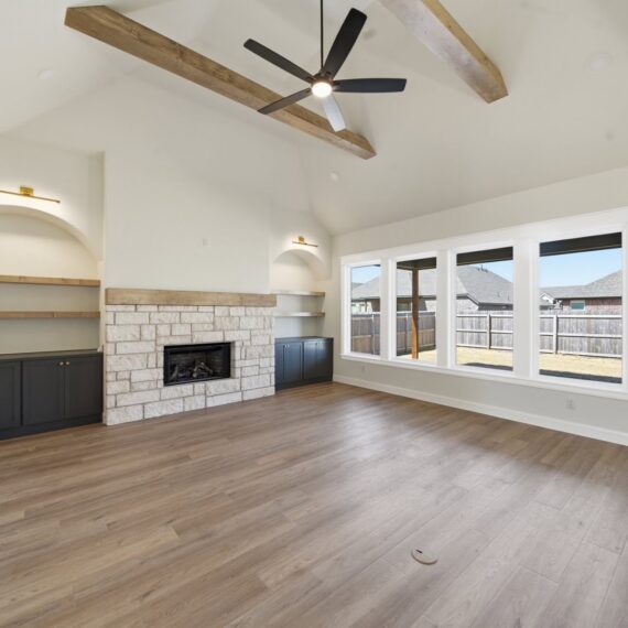 Savannah Custom interior photo 22
