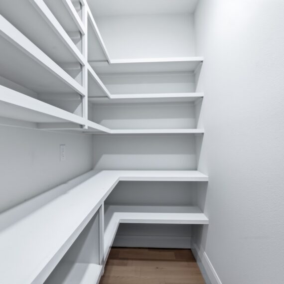 Savannah Spec interior photo 1