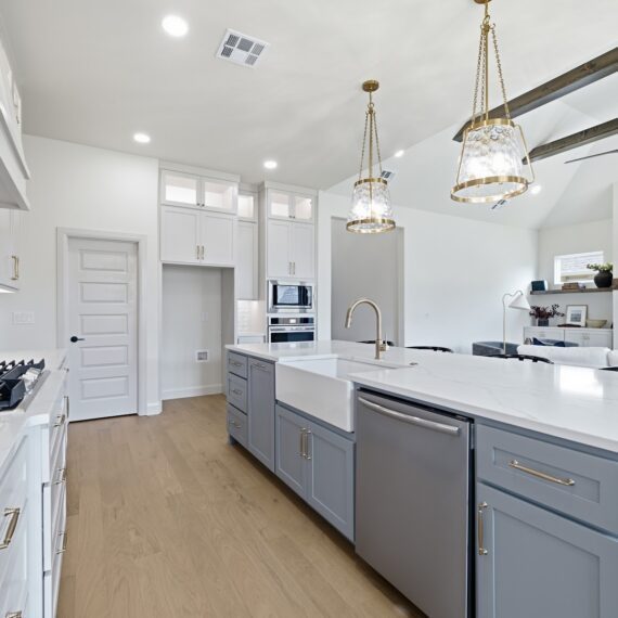 Savannah Spec interior photo 5