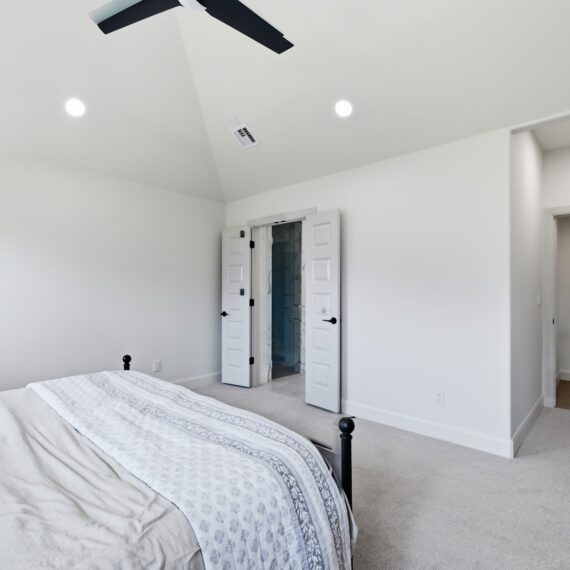 Savannah Spec interior photo 6