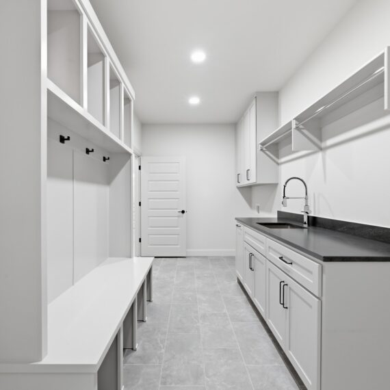 Savannah Spec interior photo 10
