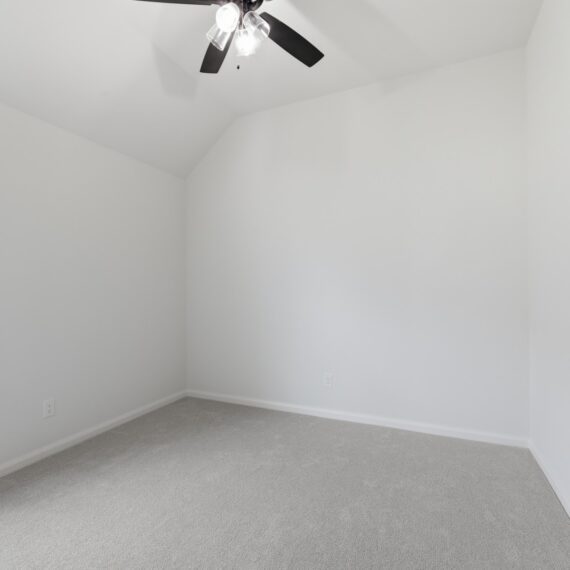 Savannah Spec interior photo 14