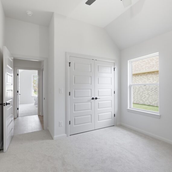 Savannah Spec interior photo 16